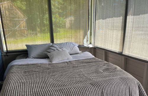 Concord Cabina | Rustic cabin-style on RIVER Northwest of Concord Nh within minutes of Penecook