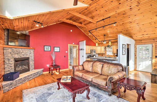 Canton Cabina | Rustic Cabin w/ Mountain Views & Private Deck!