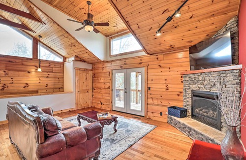 Canton Cabina | Rustic Cabin w/ Mountain Views & Private Deck!