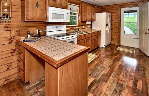 Rockbridge Casa | Rustic Cabin with Jacuzzi Surrounded by Nature in Ohio