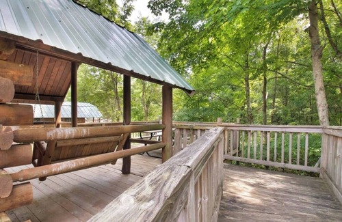 Bloomington Cabina | Rustic Cabin with Pool Access