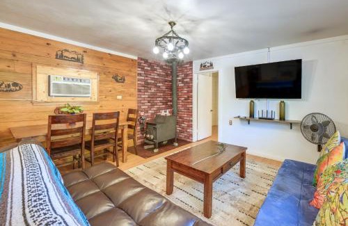 Pinehurst Casa | Rustic Cabin with Patio 8 Mi to Kings Canyon Park
