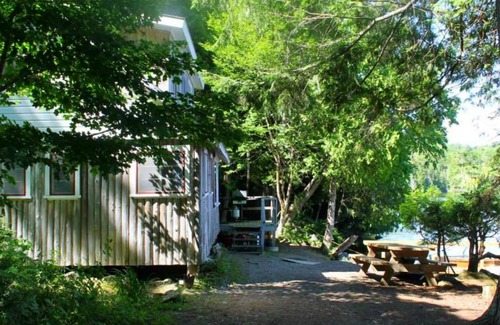 Greenville Cabina | campamento rústico en las orillas del Alto Wilson Pond