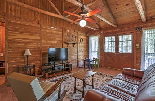 Canyon Lake Casa | Rustic Canyon Lake Cabins with Hot Tub on about 3 Acres