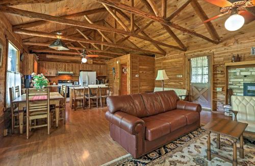 Canyon Lake Casa | Rustic Canyon Lake Cabins with Hot Tub on about 3 Acres