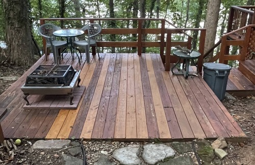 Gainesville Cabina | Rustic Cedar Cabin On Lake Lanier with Private Dock