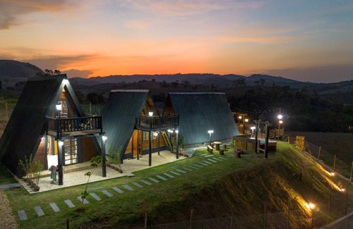 Serra Negra Chalet De Esquí | Rustic chalet with hot tub, beautiful view and breakfast in Serra Negra
