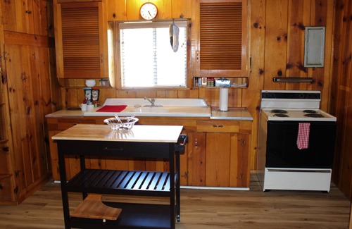 Oakhurst Cabina | Rustic Chapparal Cabin at Bass Lake Heights