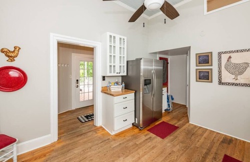Wrightsboro Casa | Rustic Charm: Captivating 1920s Farmhouse