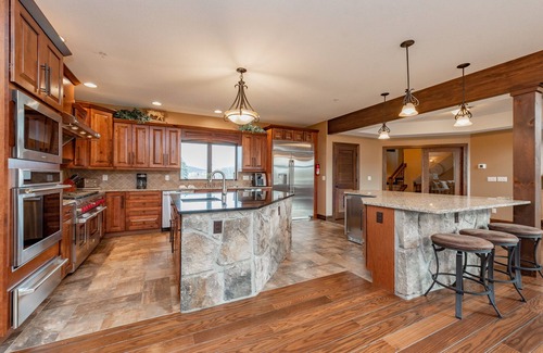 Waterfront Greens Casa | New! Beyond A Dream: Lakefront, Hot Tub, Pool!