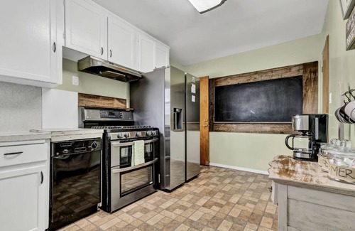 Sunset Cliffs Casa | Rustic Coastal Retreat in Sunset Cliffs - 3bed/2ba