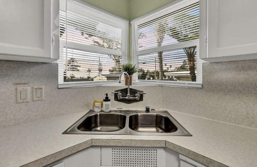 Sunset Cliffs Casa | Rustic Coastal Retreat in Sunset Cliffs - 3bed/2ba
