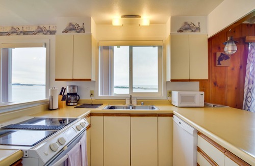 Smith River Cabaña | ¡NUEVO! Coastal Smith River Cottage w / vistas al mar!