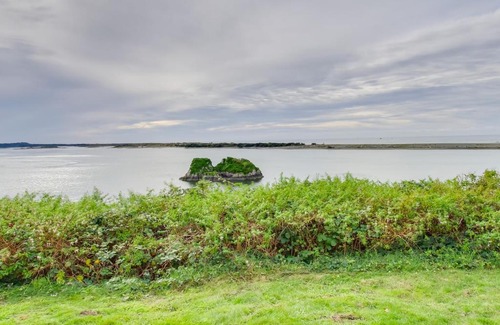 Smith River Casa | Rustic Coastal Smith River Cottage with Ocean Views!