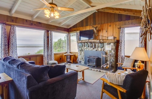 Smith River Casa | Rustic Coastal Smith River Cottage with Ocean Views!