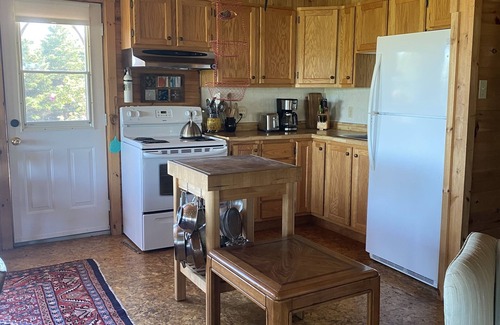 Green Bay Cabaña | Rustic Comfy Cottage in the heart of NS Ocean Playground. Walk to Beach.