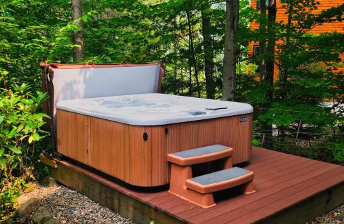 Lincoln Casa | Rustic & Comfy Retreat Elevator - Hot Tub - Games