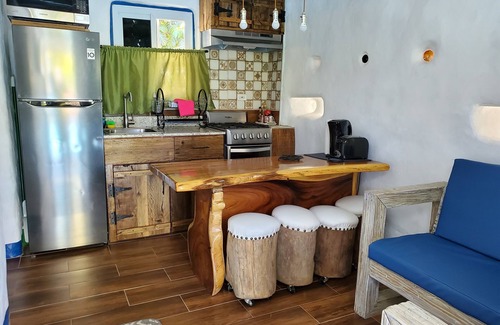 Runaway Bay Cabaña | Rustic Cottage - A/C, Parking, Pool & Beach Access