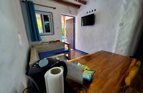 Runaway Bay Cabaña | Rustic Cottage - A/C, Parking, Pool & Beach Access
