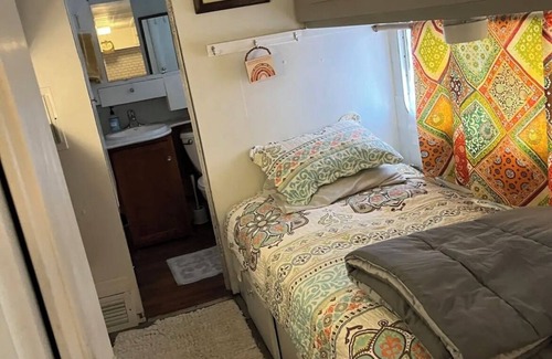 Arcadia Cabina | Rustic cottage on 7 acre property with farm animals