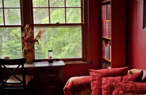 Warburton Cabaña | Rustic cottage with glorious mountain views!