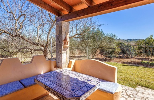 Ariany Villa | Casa de campo de estilo rústico con piscina, terraza, jardín y Wi-Fi