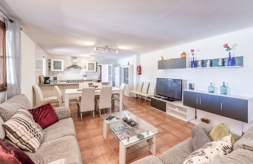 Ariany Villa | Maravillosa casa de campo con piscina, jacuzzi, terrazas, Wi-Fi y jardín