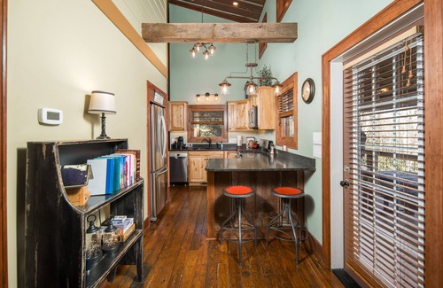Blowing Rock Casa | Rustic & cozy, 3 decks w/ loft, 10 min to downtown