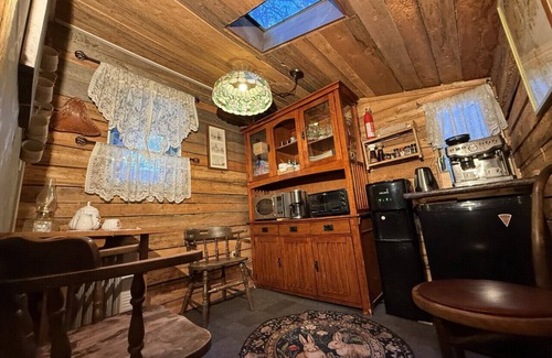 Bragg Creek Casa | Rustic Cozy Cabin with hot tub