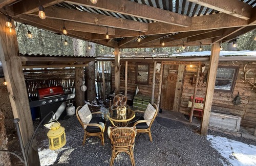 Bragg Creek Casa | Rustic Cozy Cabin with hot tub
