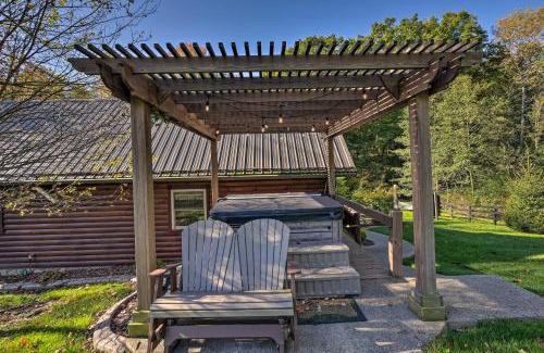 Dundee Casa | Rustic Dundee Log Cabin with Hot Tub and Forest Views!