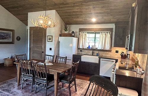 Gardiner Cabina | Rustic Elegant Cabin 5 Mns to YNP ~ Open Year Round