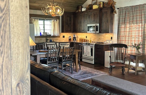 Gardiner Cabina | Rustic Elegant Cabin 5 Mns to YNP ~ Open Year Round