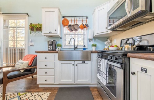 Woodland Park Casa | Rustic Escape| Fireplace, BBQ Grill & Scenic Views