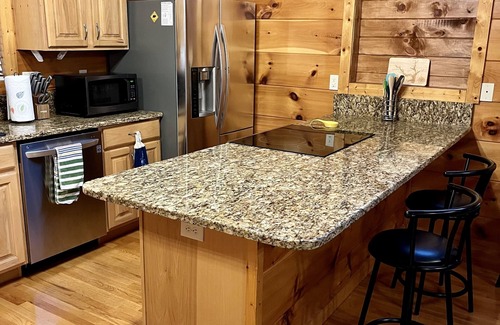 Fair Play Cabina | Rustic Escape on Lake Hartwell - Pet Friendly, Kayaks and Paddleboards Provided!