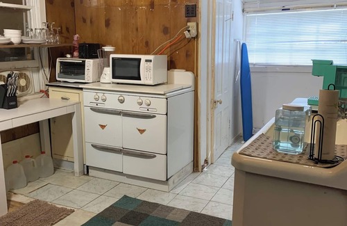 Shawanese Cabina | Rustic Family Cabin Kayaks Hot Tub Colleges 2-bedroom cabin Harveys Lake AC