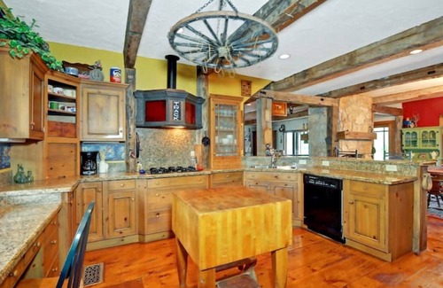 Elmo Casa | Rustic-Farmhouse Estate (6 Acres, Pool & Private Pond)