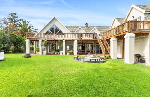 Helderberg Rural Casa | Rustic Farmhouse Retreat with Wood-Fire Hot Tub by Host Agents