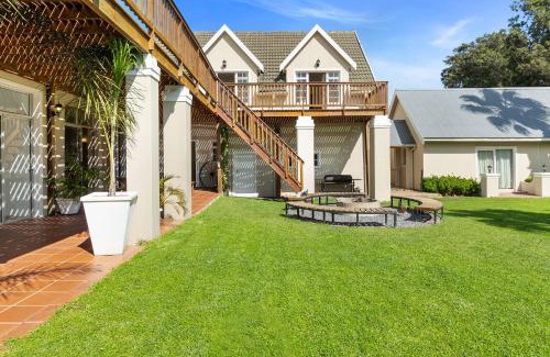 Helderberg Rural Casa | Rustic Farmhouse Retreat with Wood-Fire Hot Tub by Host Agents