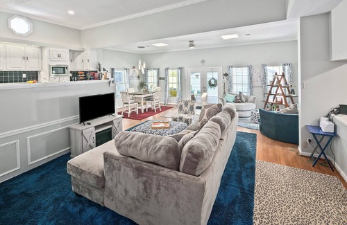 Luray Otro | Rustic Farmhouse with Pool/hot tub/fire pits/6.5 acres Mountain Views