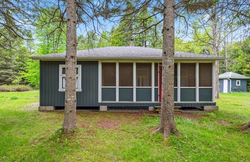 South Bruce Peninsula Cabaña | Rustic Fishing Cabin near Sauble