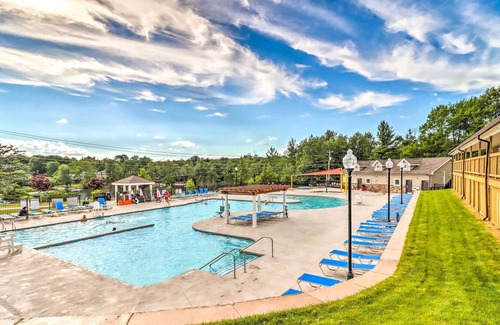 Tobyhanna Cabaña | Rustic Getaway ~ 8 Mi to Tobyhanna State Park