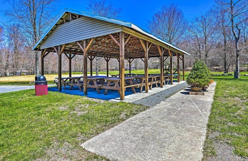 Tobyhanna Cabaña | Rustic Getaway ~ 8 Mi to Tobyhanna State Park