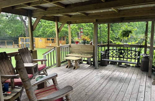 Bryan Casa | Rustic getaway on 3 acres - Only minutes from TEXS A&M University.