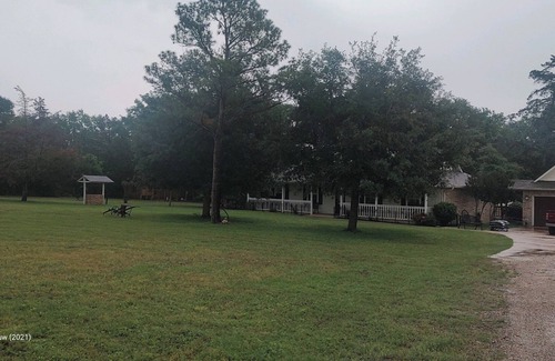 Bryan Casa | Rustic getaway on 3 acres - Only minutes from TEXS A&M University.