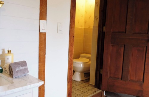 Spottswood Cabina | Osceola Mill is a B&B inn located in the Shenandoah Valley 20 minutes from Lexington and Staunton.
