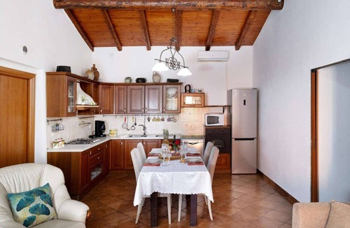 Rovittello Casa | Chalet en Austria con Piscina y Vistas al Castillo