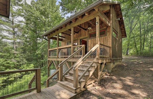 Leicester Cabina | Rustic Harmony Gardens Cabins in Leicester!