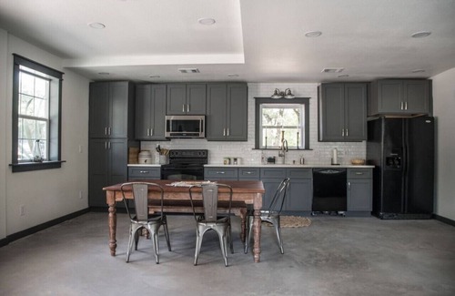 San Marcos Casa | ⭐️Rustic Hill Country Barn retreat on acreage⭐️