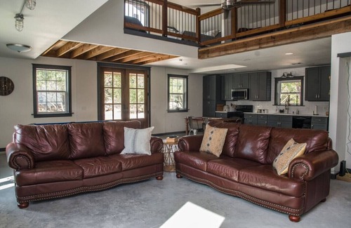 San Marcos Casa | ⭐️Rustic Hill Country Barn retreat on acreage⭐️